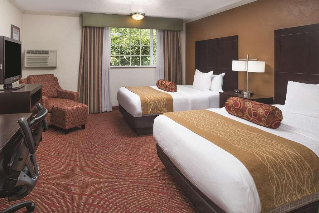 Best Western Plus Parkway Inn Wilsonville Extérieur photo