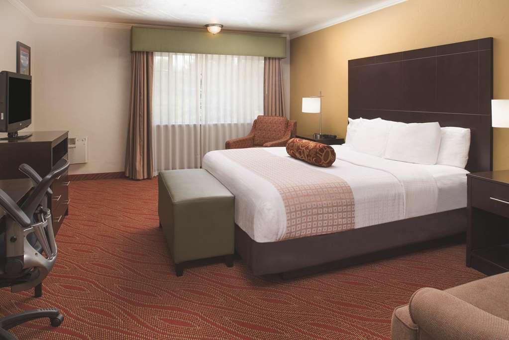 Best Western Plus Parkway Inn Wilsonville Extérieur photo